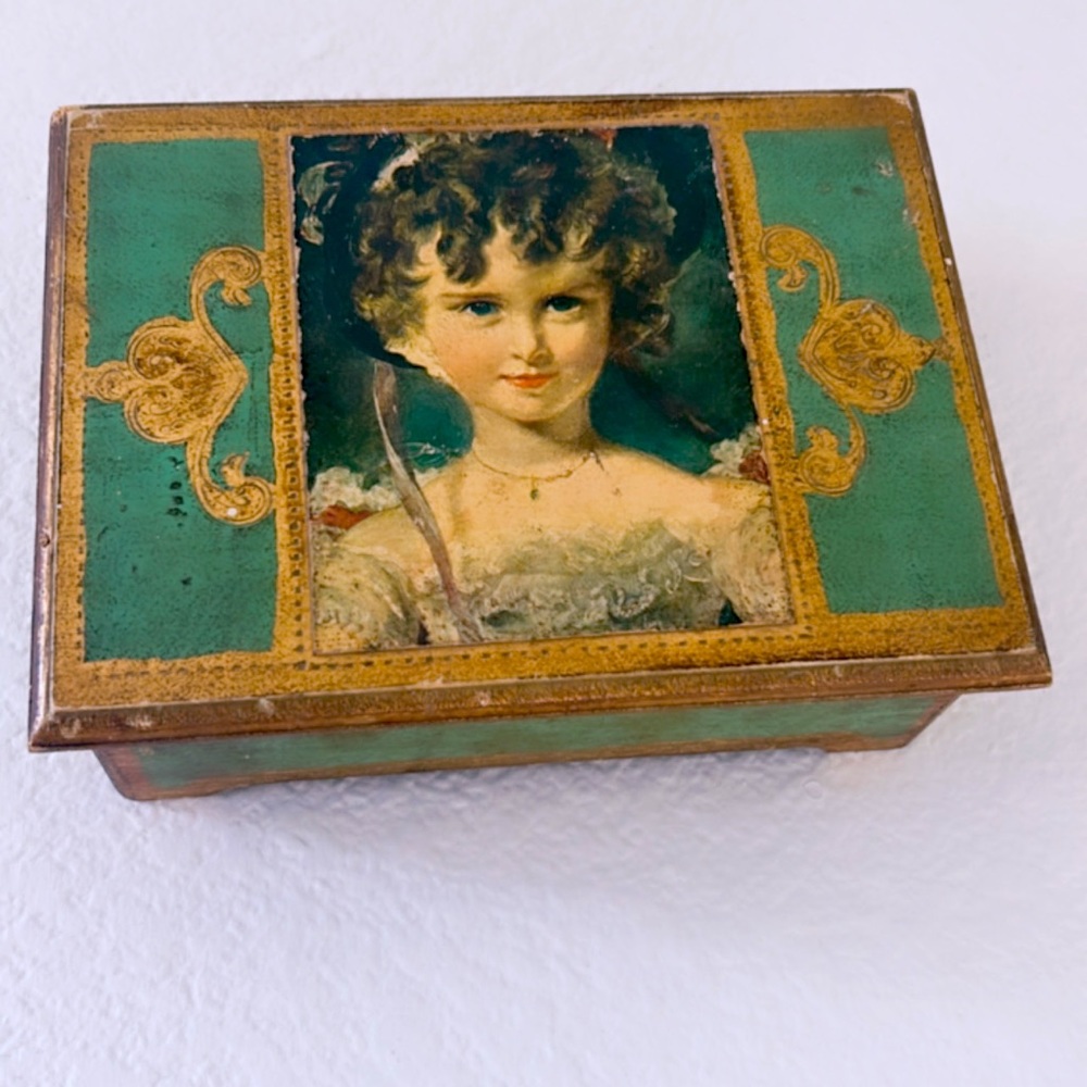 Vintage jewelry box